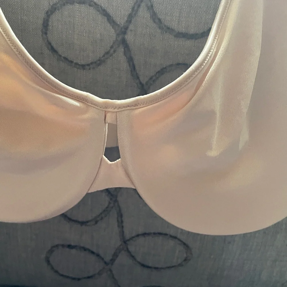 Lilyette Bra nude 38D .  Unpadded underwire style.  Adjustable straps.  EUC - Picture 4 of 12